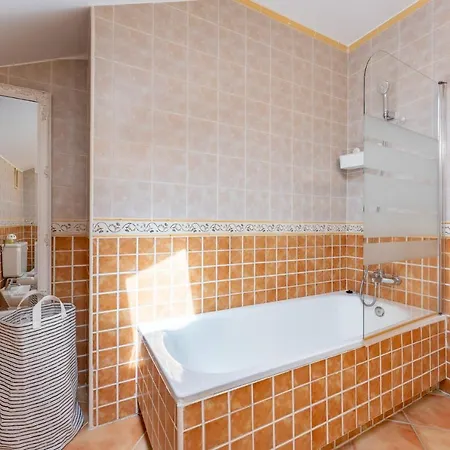 Apartamento Coastal Paradise 3bed , Pool , Sea Views!