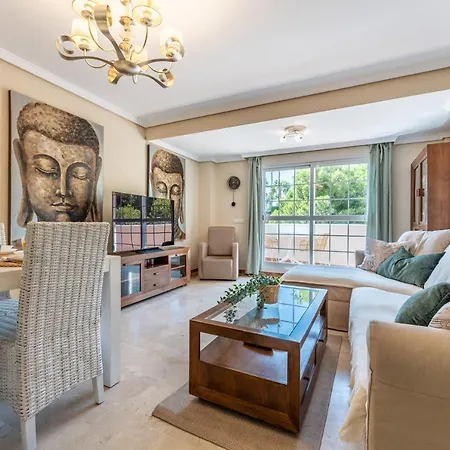 Apartment Coastal Paradise 3bed , Pool , Sea Views!