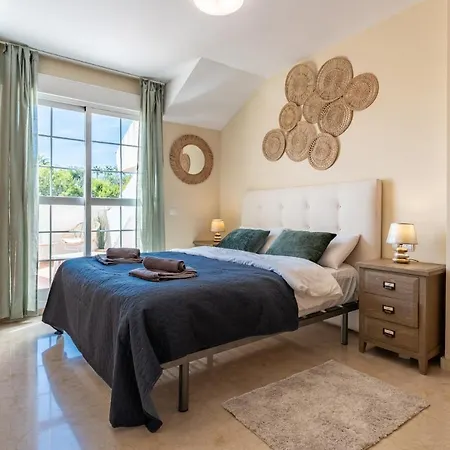Apartment Coastal Paradise 3bed , Pool , Sea Views!