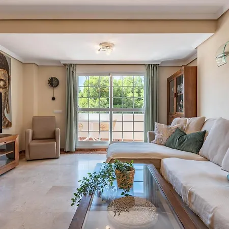 Coastal Paradise 3bed , Pool , Sea Views! Apartment *